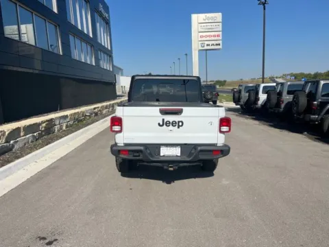 More photos of 2022 Jeep Gladiator Willys at Airport Chrysler Dodge Jeep Ram, MO