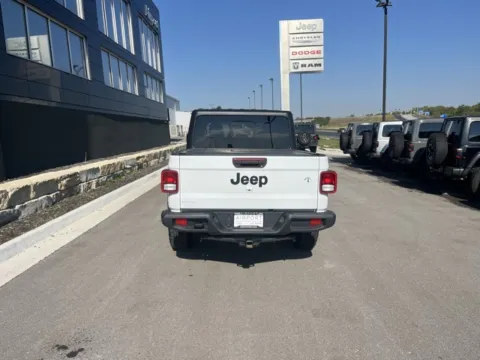 More photos of 2022 Jeep Gladiator Willys at Airport Chrysler Dodge Jeep Ram, MO