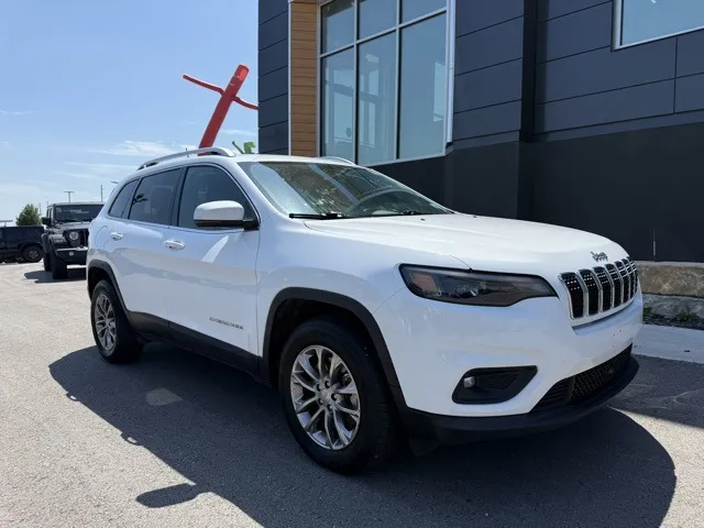 Used 2021 Jeep Cherokee Latitude Plus with VIN 1C4PJMLB9MD192906 for sale in Kansas City