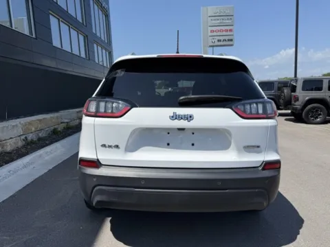 More photos of 2021 Jeep Cherokee Latitude Plus at Airport Chrysler Dodge Jeep Ram, MO