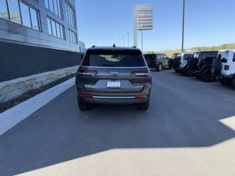 More photos of 2025 Jeep Grand Cherokee L Limited at Airport Chrysler Dodge Jeep Ram, MO