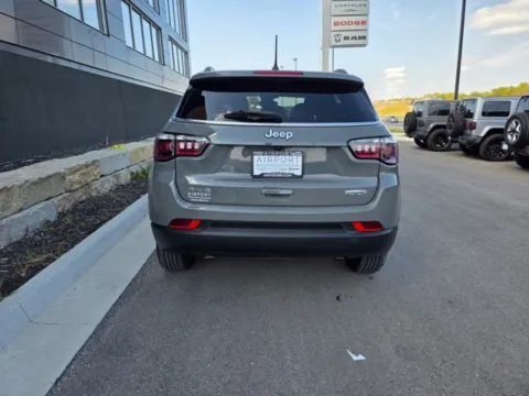 More photos of 2023 Jeep Compass Latitude at Airport Chrysler Dodge Jeep Ram, MO