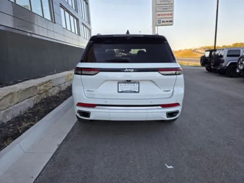 More photos of 2022 Jeep Grand Cherokee Summit at Airport Chrysler Dodge Jeep Ram, MO
