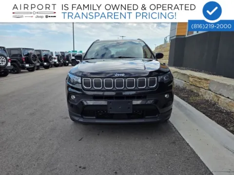 Black 2022 Jeep Compass Latitude Lux for sale in Platte City, MO