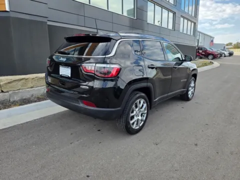More photos of 2022 Jeep Compass Latitude Lux at Airport Chrysler Dodge Jeep Ram, MO