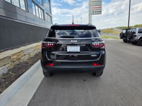 More photos of 2022 Jeep Compass Latitude Lux at Airport Chrysler Dodge Jeep Ram, MO