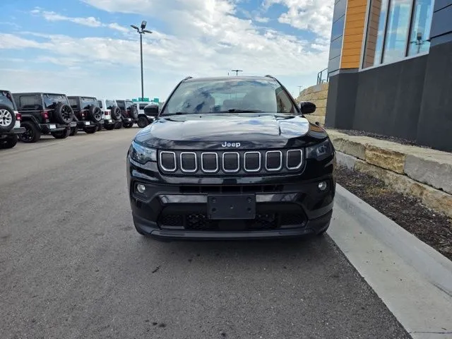 Used 2022 Jeep Compass Latitude Lux with VIN 3C4NJDFB9NT178700 for sale in Kansas City