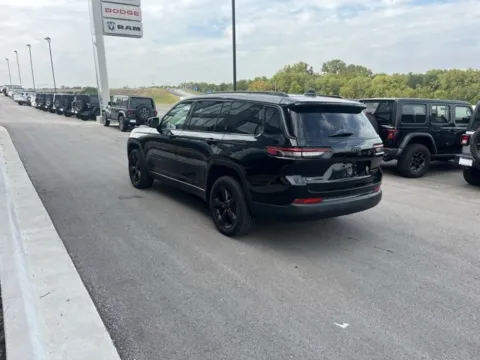 More photos of 2022 Jeep Grand Cherokee L Limited at Airport Chrysler Dodge Jeep Ram, MO