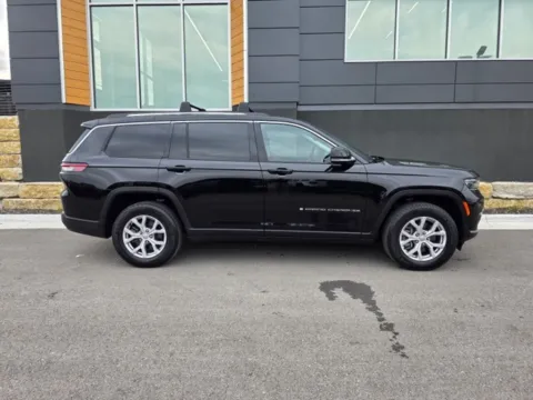 Another view of 2022 Jeep Grand Cherokee L Limited for sale in Platte City, MO at Airport Chrysler Dodge Jeep Ram