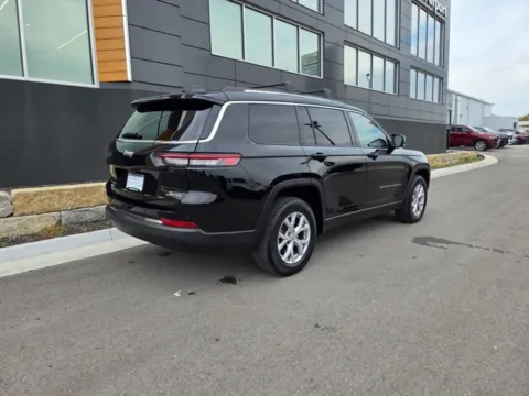 More photos of 2022 Jeep Grand Cherokee L Limited at Airport Chrysler Dodge Jeep Ram, MO