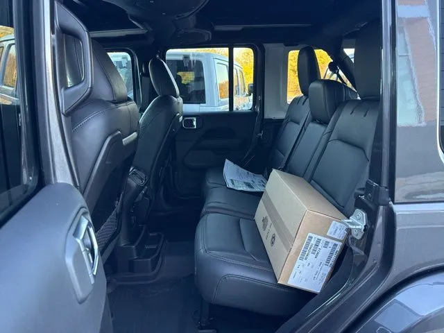 2026 Jeep Wrangler 4-Door Sahara - Photo 12