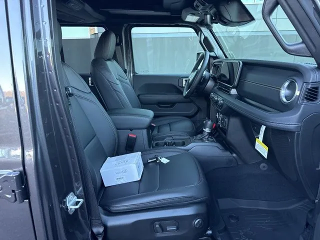 2026 Jeep Wrangler 4-Door Sahara - Photo 10