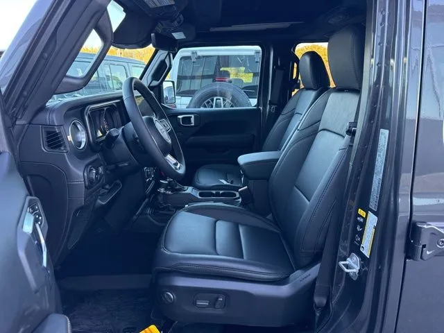 2026 Jeep Wrangler 4-Door Sahara - Photo 13