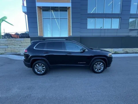 Photos of 2022 Jeep Cherokee Latitude Lux for sale in Platte City, MO at Airport Chrysler Dodge Jeep Ram
