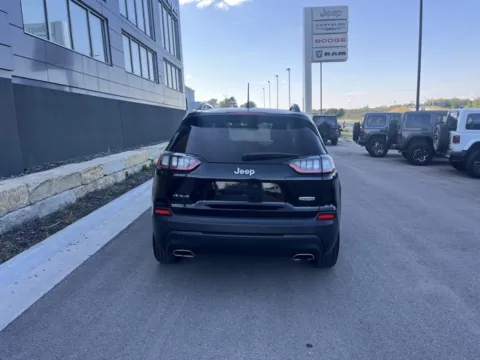 More photos of 2022 Jeep Cherokee Latitude Lux at Airport Chrysler Dodge Jeep Ram, MO