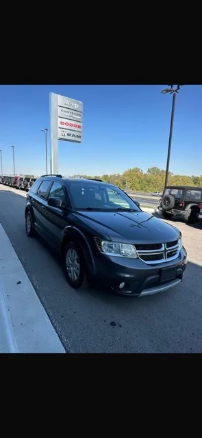 Used 2019 Dodge Journey SE with VIN 3C4PDCBB5KT783633 for sale in Kansas City