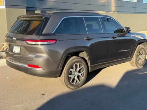 More photos of 2025 Jeep Grand Cherokee Limited at Airport Chrysler Dodge Jeep Ram, MO