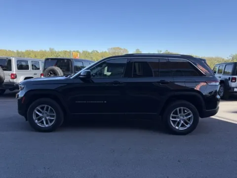 More photos of 2023 Jeep Grand Cherokee Laredo at Airport Chrysler Dodge Jeep Ram, MO