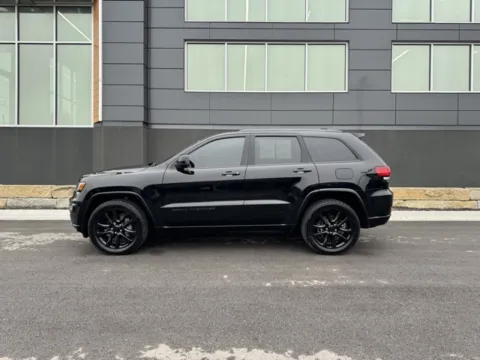 More photos of 2020 Jeep Grand Cherokee Altitude at Airport Chrysler Dodge Jeep Ram, MO