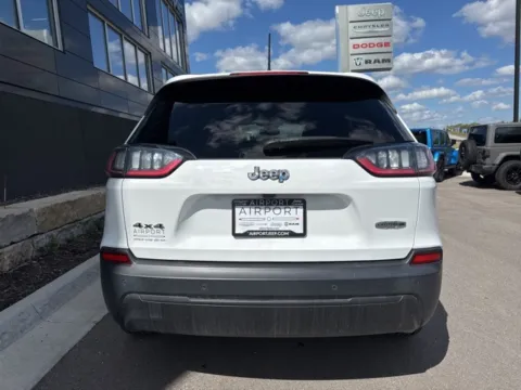 More photos of 2021 Jeep Cherokee Latitude Plus at Airport Chrysler Dodge Jeep Ram, MO