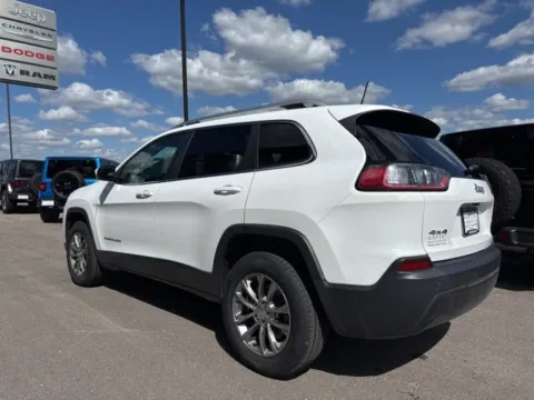 More photos of 2021 Jeep Cherokee Latitude Plus at Airport Chrysler Dodge Jeep Ram, MO