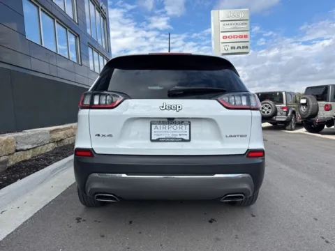 More photos of 2022 Jeep Cherokee Limited at Airport Chrysler Dodge Jeep Ram, MO