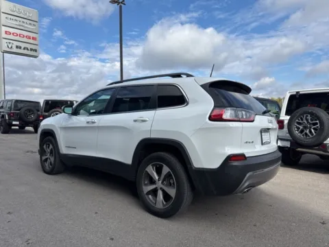More photos of 2022 Jeep Cherokee Limited at Airport Chrysler Dodge Jeep Ram, MO