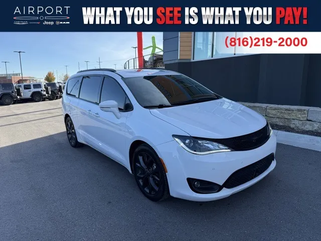 Used 2018 Chrysler Pacifica Limited with VIN 2C4RC1GG6JR165274 for sale in Kansas City