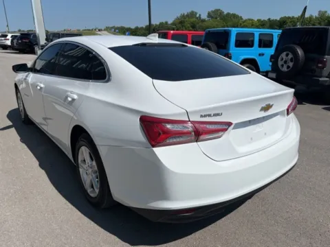 More photos of 2022 Chevrolet Malibu LT at Airport Chrysler Dodge Jeep Ram, MO