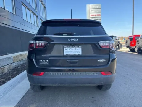 More photos of 2022 Jeep Compass Latitude at Airport Chrysler Dodge Jeep Ram, MO