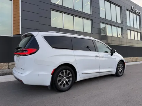 Another view of 2023 Chrysler Pacifica Hybrid Pinnacle for sale in Platte City, MO at Airport Chrysler Dodge Jeep Ram