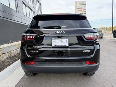 More photos of 2022 Jeep Compass Latitude Lux at Airport Chrysler Dodge Jeep Ram, MO