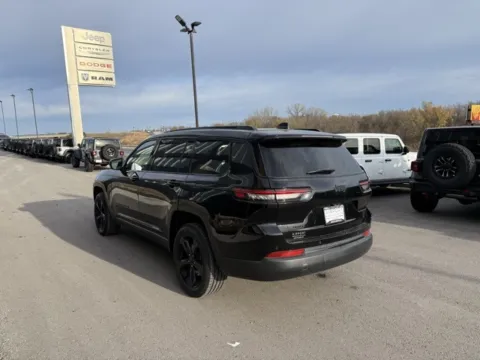 More photos of 2023 Jeep Grand Cherokee L Altitude at Airport Chrysler Dodge Jeep Ram, MO