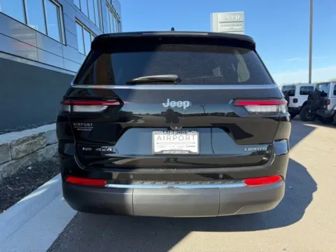 More photos of 2022 Jeep Grand Cherokee L Limited at Airport Chrysler Dodge Jeep Ram, MO