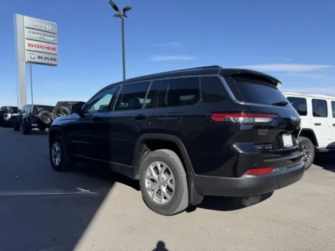 More photos of 2022 Jeep Grand Cherokee L Limited at Airport Chrysler Dodge Jeep Ram, MO