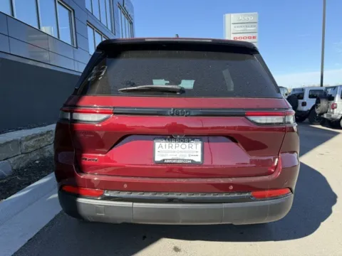 More photos of 2023 Jeep Grand Cherokee Altitude at Airport Chrysler Dodge Jeep Ram, MO