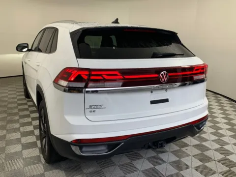 More photos of 2024 Volkswagen Atlas Cross Sport 2.0T SE w/Technology at ALM GMC South, GA