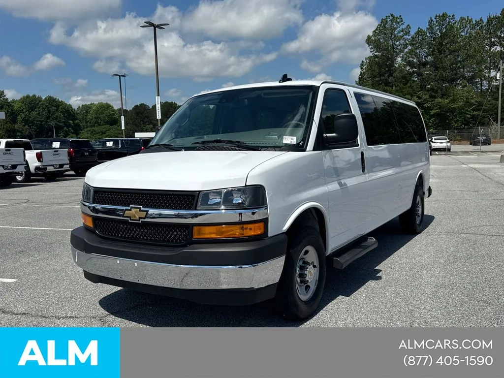 2025 Chevrolet Express 3500 LT Extended's photo