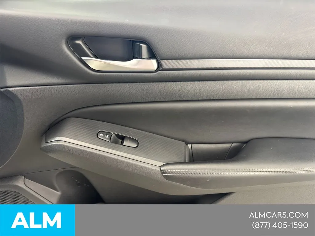 2025 Nissan Altima SV - Photo 17