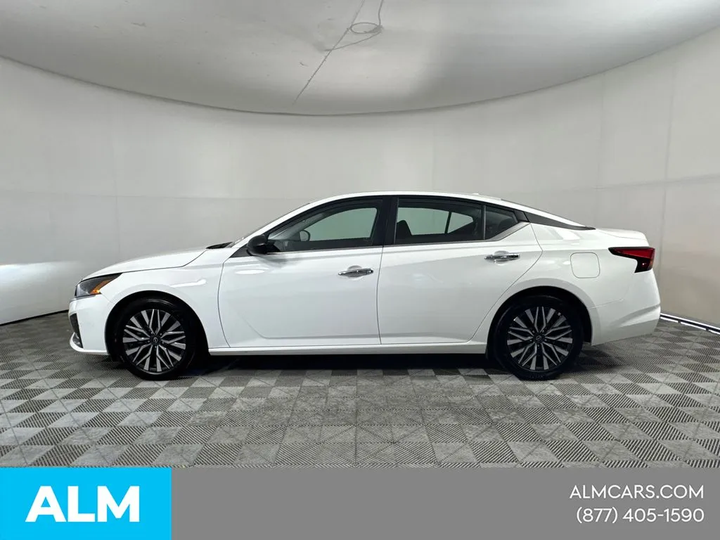 2025 Nissan Altima SV - Photo 10