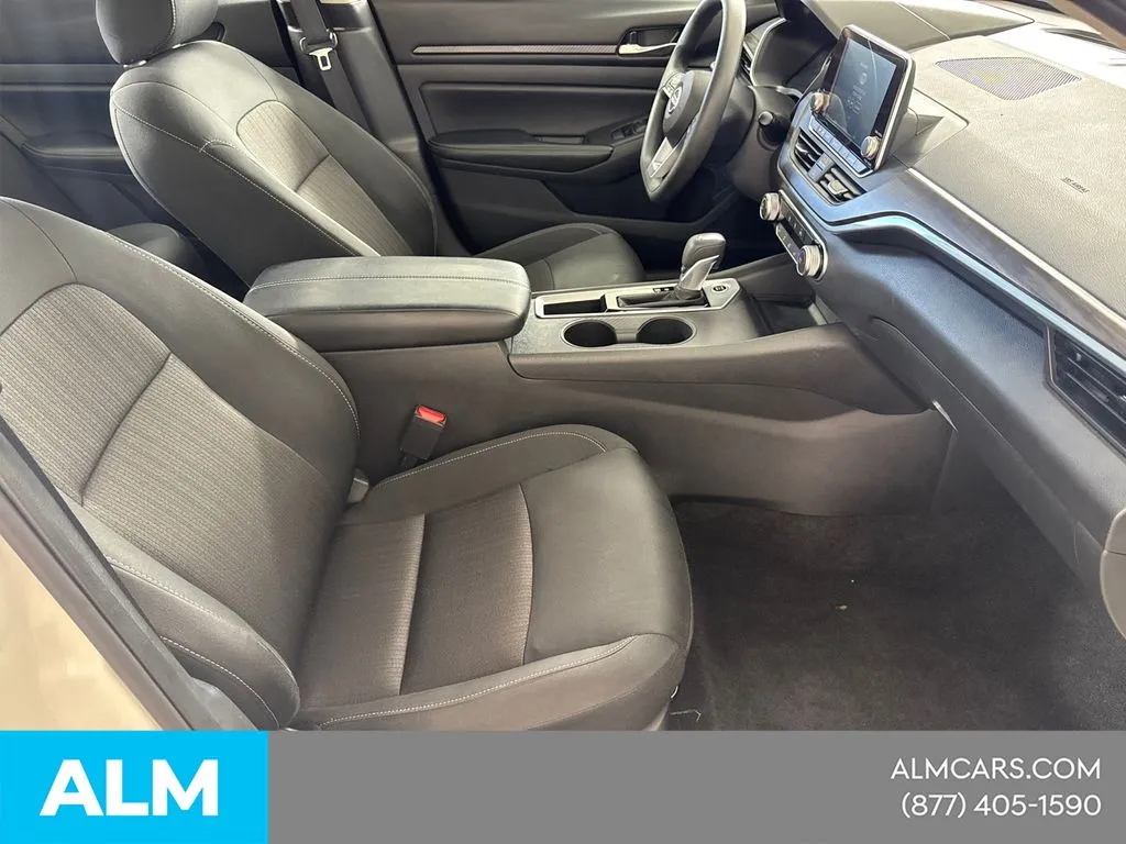 2025 Nissan Altima SV - Photo 16