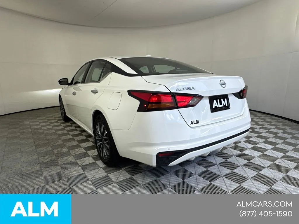 2025 Nissan Altima SV - Photo 9