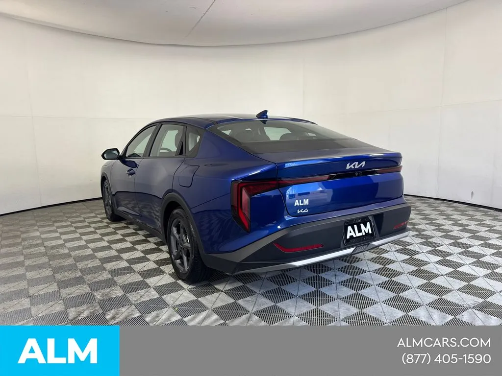 2025 Kia K4 LXS - Photo 10