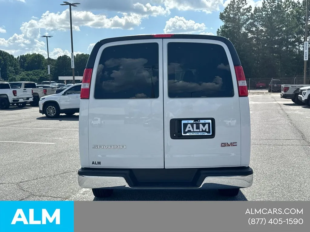 2025 GMC Savana Passenger LT - Photo 8