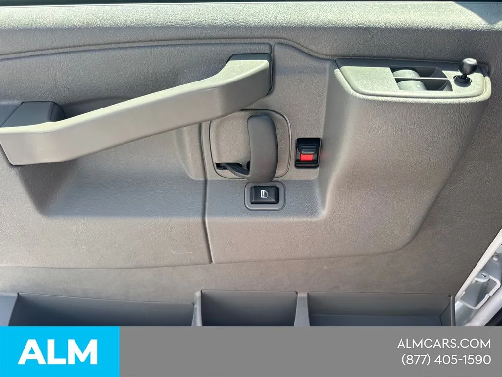 2025 GMC Savana Passenger LT - Photo 11