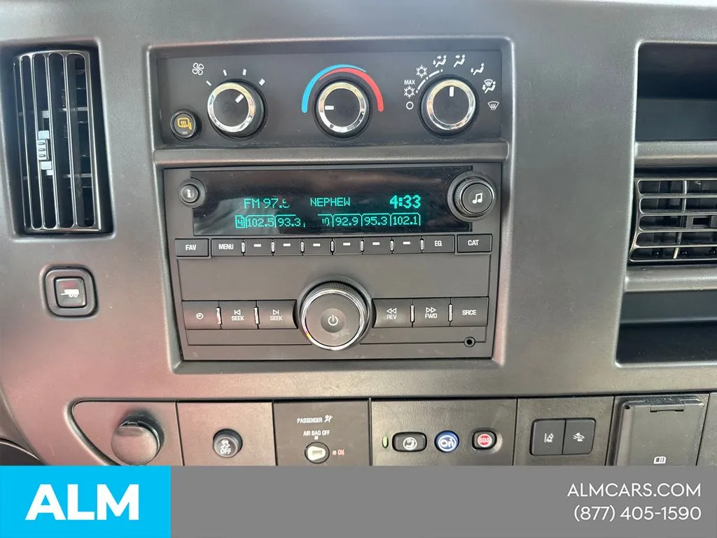 2025 GMC Savana Passenger LT - Photo 26
