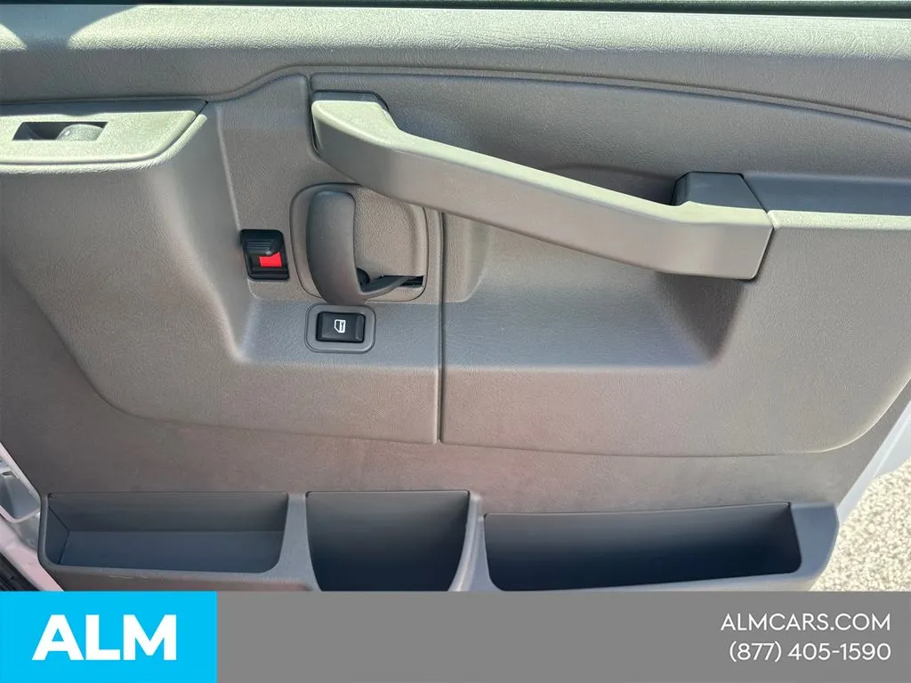 2025 GMC Savana Passenger LT - Photo 15