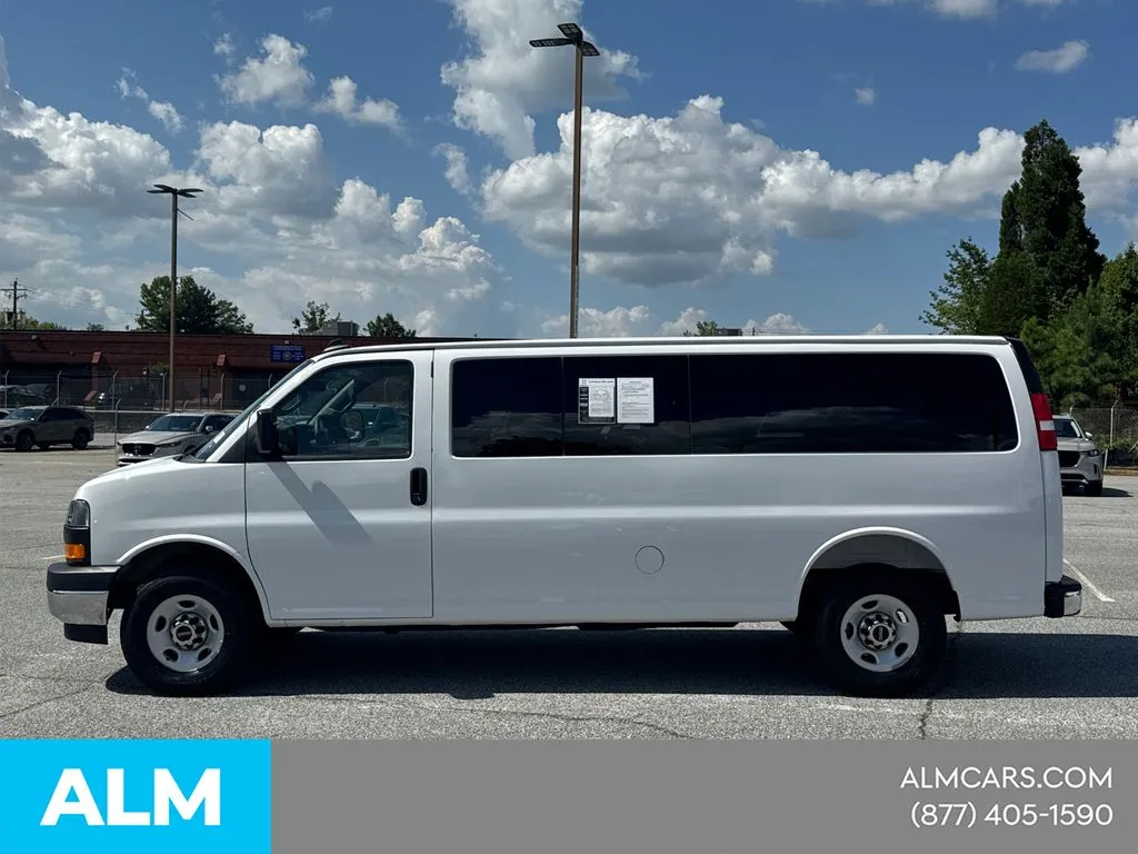 2025 GMC Savana Passenger LT - Photo 10