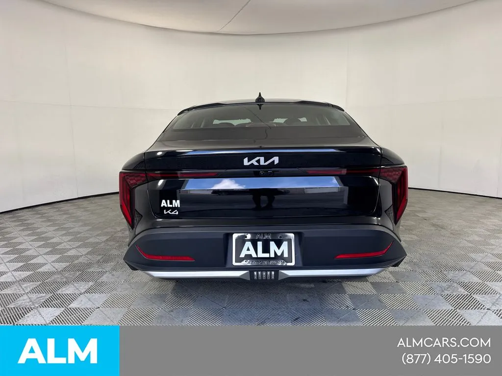 2025 Kia K4 LXS - Photo 9