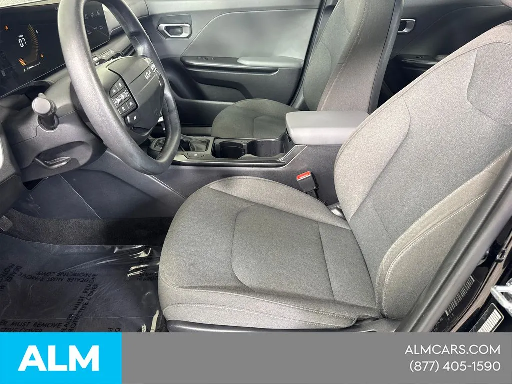 2025 Kia K4 LXS - Photo 12